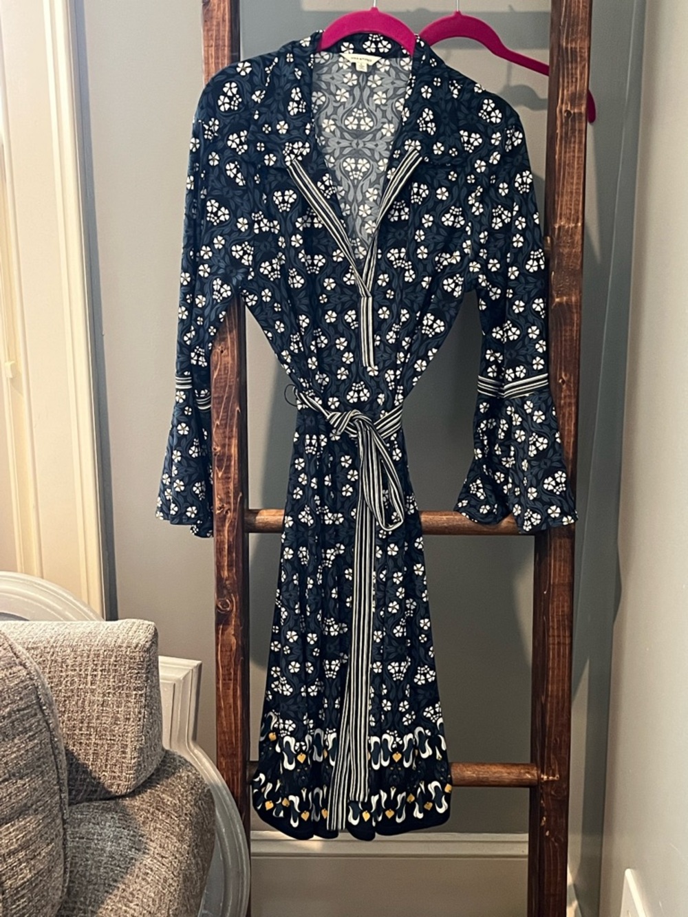 Max Studio lightweight bell sleeve floral dress - size large
